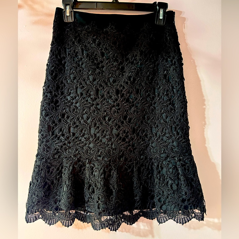 White House Black Market black lace crotchet skirt. Women’s size 0